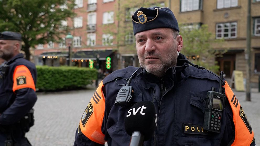 Polis intervjuas