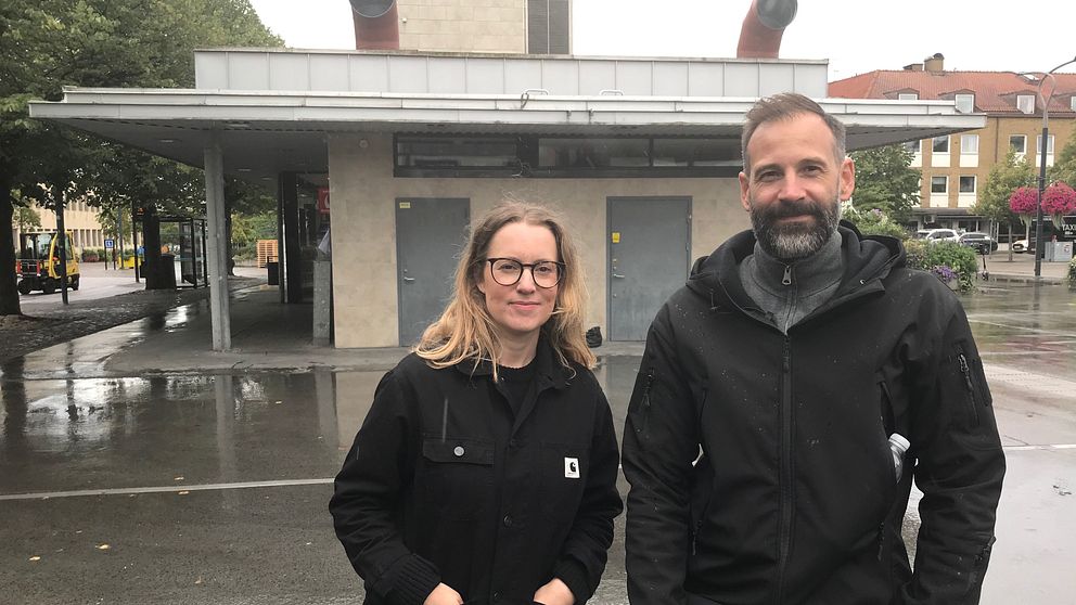 Alexandra Serra, konstintendet på Falkenbergs kommun, och Robert Hais,
projektledare X-sites.