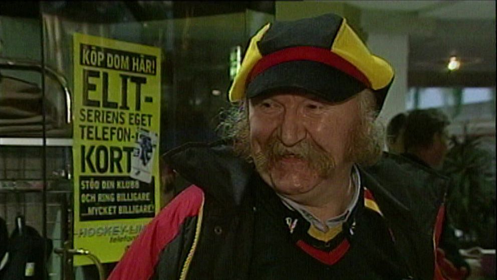 Brynässupporter iklädd Brynäströja