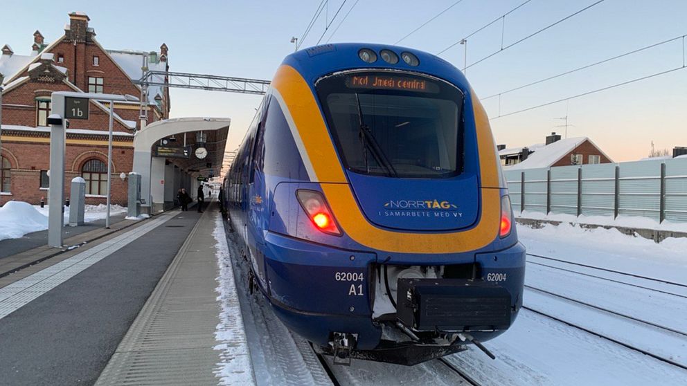 Ett tåg på Umeå centralstation