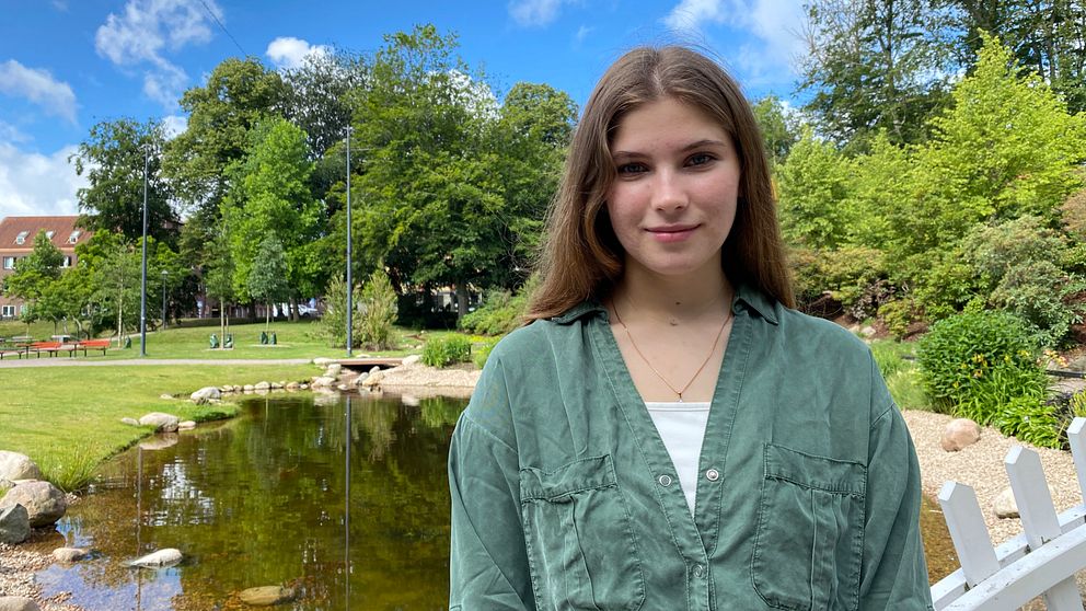 Anastasia vid dammen i parken vid Rotundan i Halmstad.