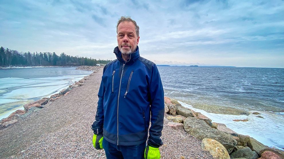 Thomas Björklund vid havet.