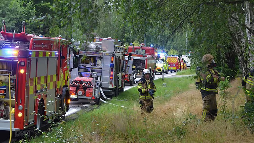 brandbilar vid väg