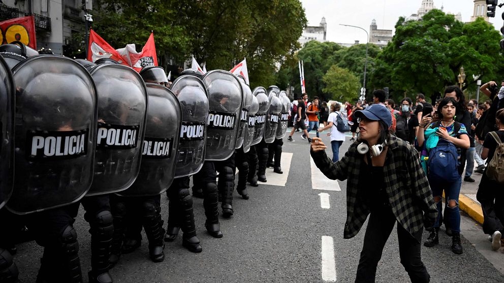 Filmarbetare demonstrerade mot Javier Mileis kulturpolitik i Buenos Aires under torsdagen.