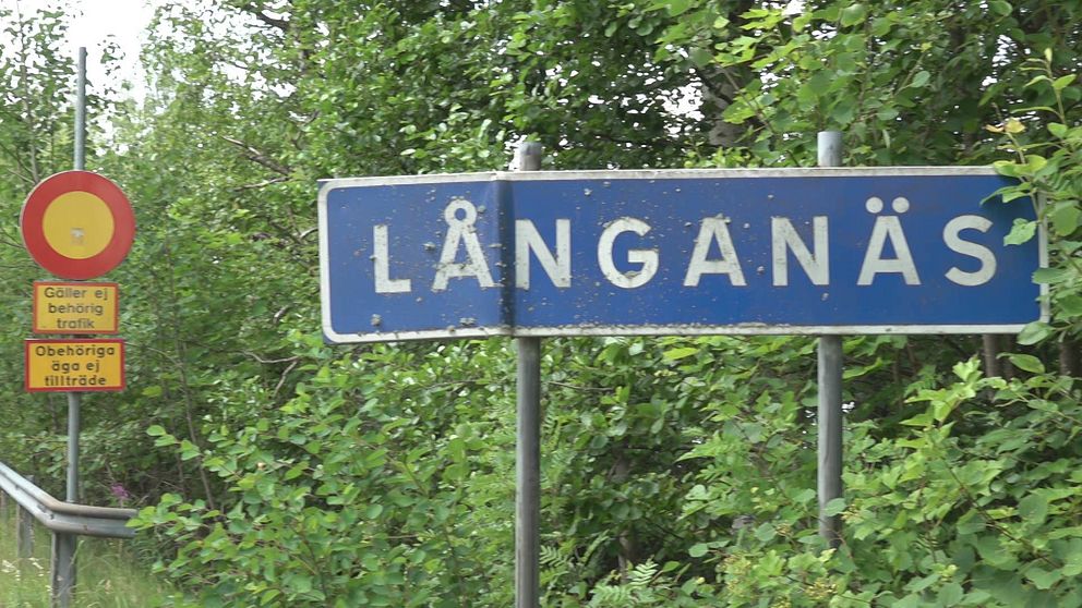 Skylt med texten Långanäs.