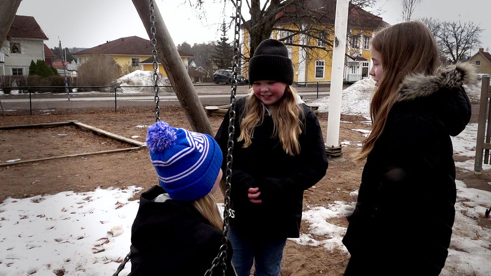 Tjejerna på Ekebyskolan i Sunne tycker att Kvinnodagen behövs.
