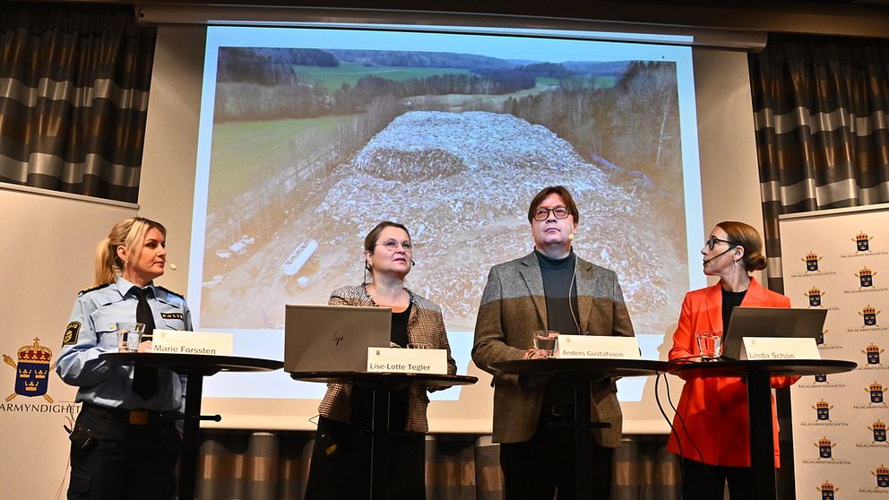 Åklagare och polis under torsdagens pressträff.