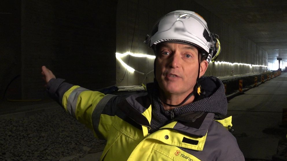 Jesper Mårtensson på Trafikverket står i projektet Varbergstunneln i Varberg.