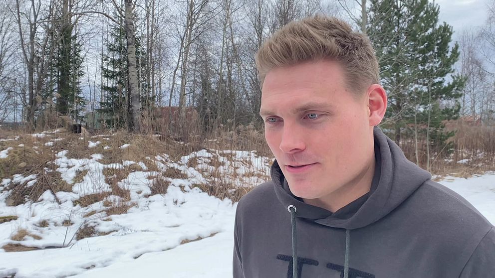 Rallyföraren Pontus Tidemand porträtt i vinterlandskap