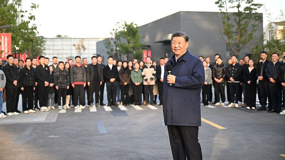 Xi Jinping med en mikrofon.