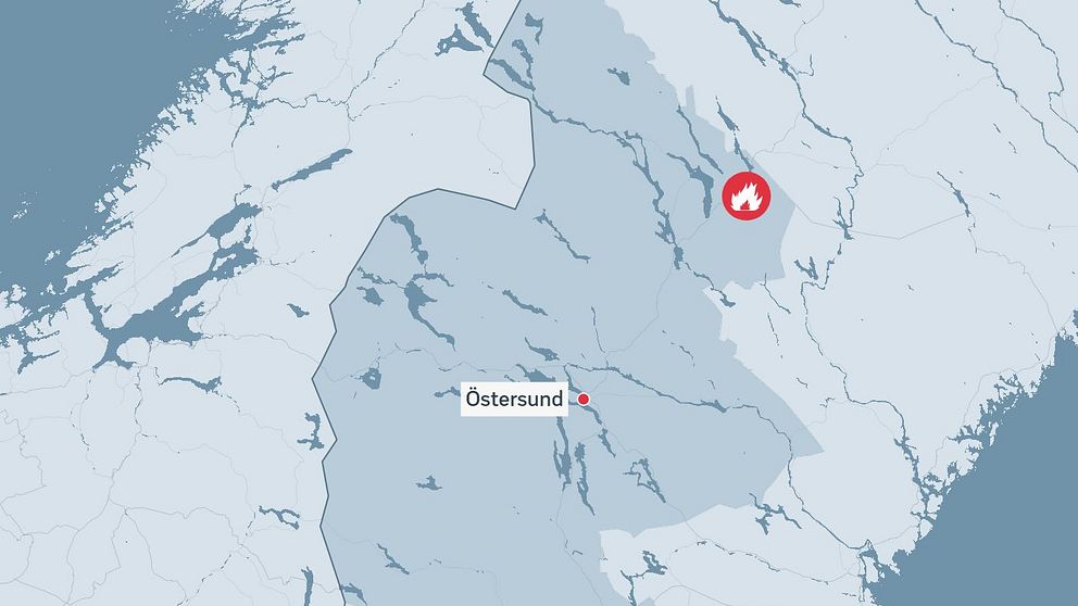 Svåråtkomlig skogsbrand på berg i Strömsund under kontroll | SVT Nyheter