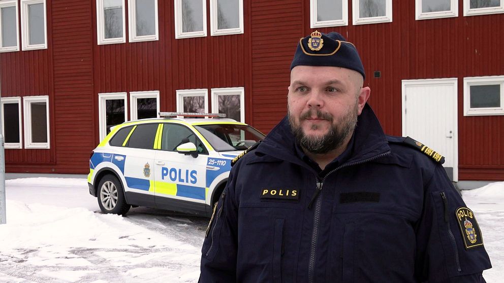 Martin Öhman, tf chef för polisområde Falun, står utanför polishuset i Avesta