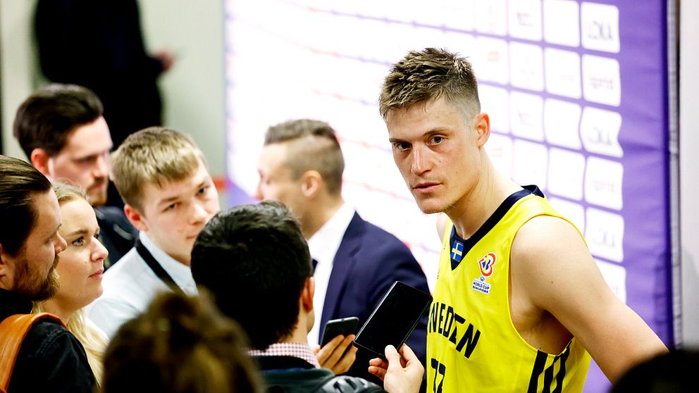 veriges Jonas Jerebko möter pressen efter måndagens VM-kvalmatch i basket (grupp C) mellan Sverige och Kroatien i Stadium Arena.