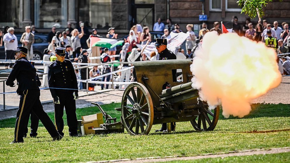 Kanon avfyras i Lundagård vid doktorscermoni