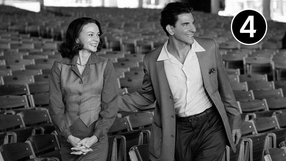 Carey Mulligan och Bradley Cooper spelar huvudrollerna i filmen Maestro som handlar om kompositören Leonard Bernsteins liv.