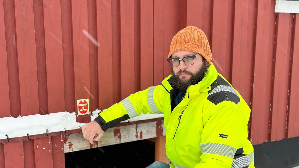 Gustav Karlsson visar sitt bergvärmesystem hemma i Vännäs
