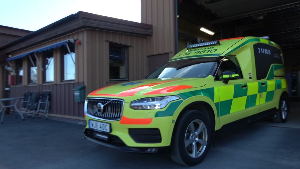 Ambulans som kör ut