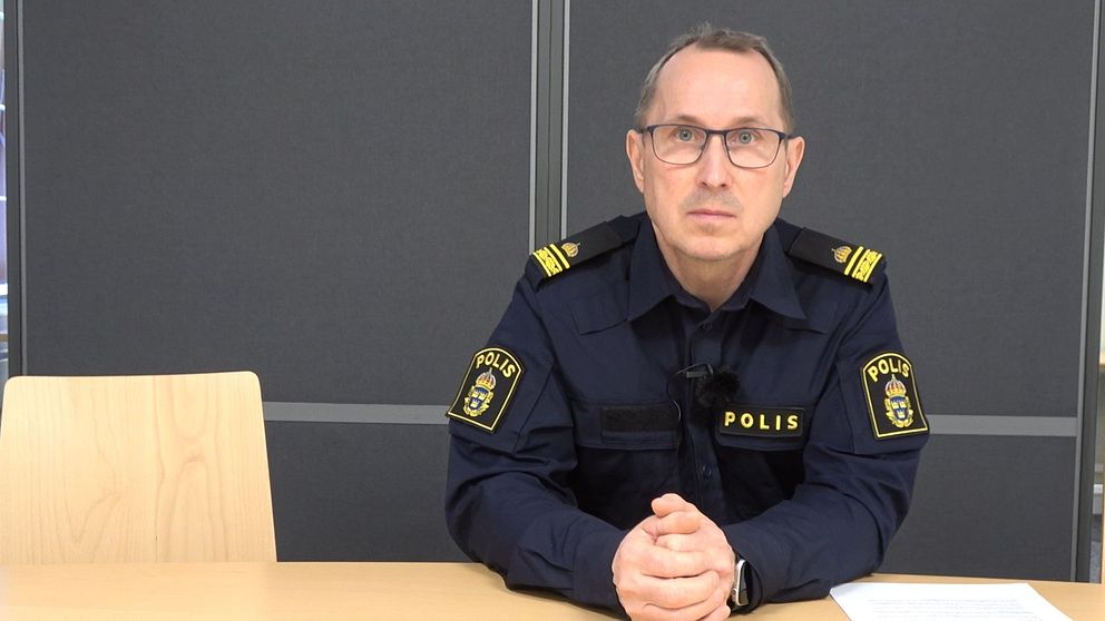 Per-Anders Heikkilä sitter på en stol