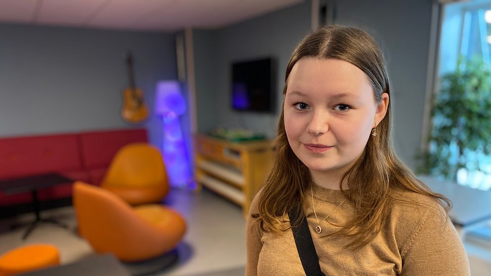 14-åriga Meja Larsson är ungdomsledare på fritidsgården i Åby, strax utanför Norrköping