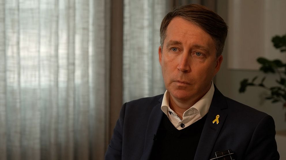 Richard Jomshof sitter på sitt kontor.