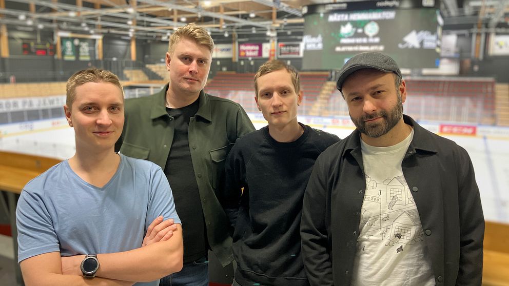 Mattias Kågström, Jonathan Herbertsson, Isak Landén och Alee Farrohi, bakom SubZero E-games står i ishallen i Östersund.