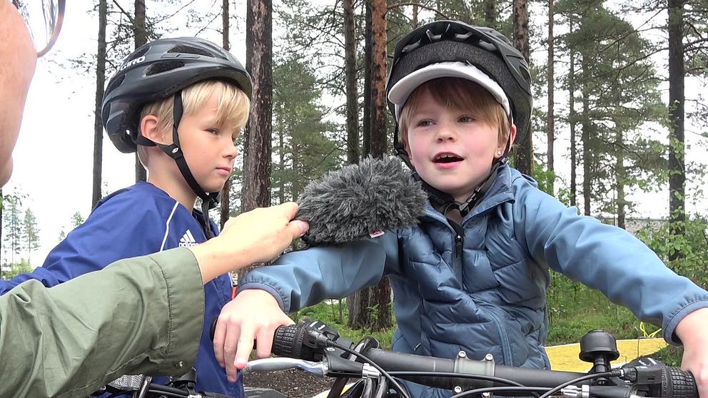 Bo och Tun tycker till om den nya Origoparken med multiarena på Kronan i Luleå.