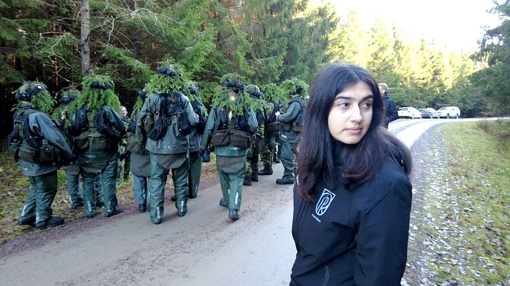 Ung kvinna värnplikt