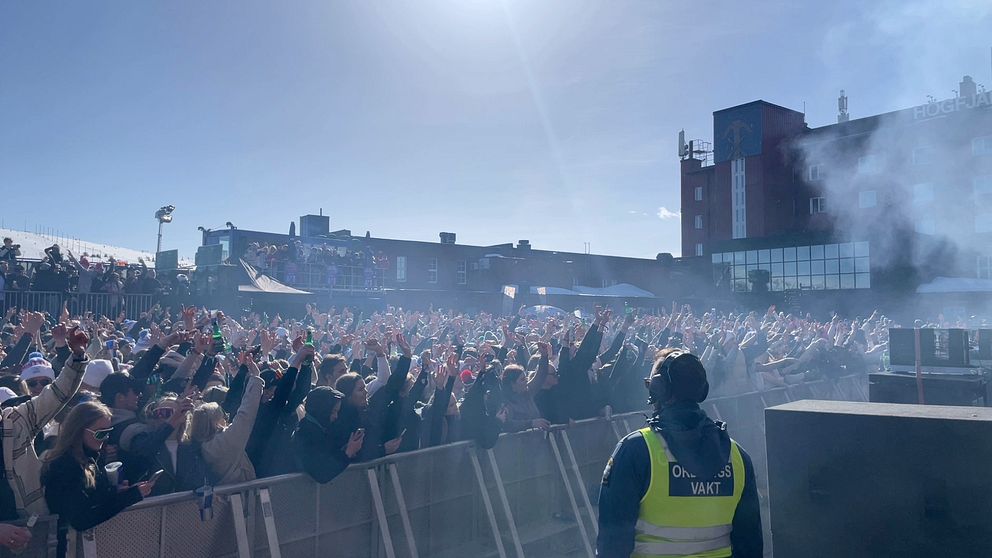 Publikhavet på en rockfestival i Sälen