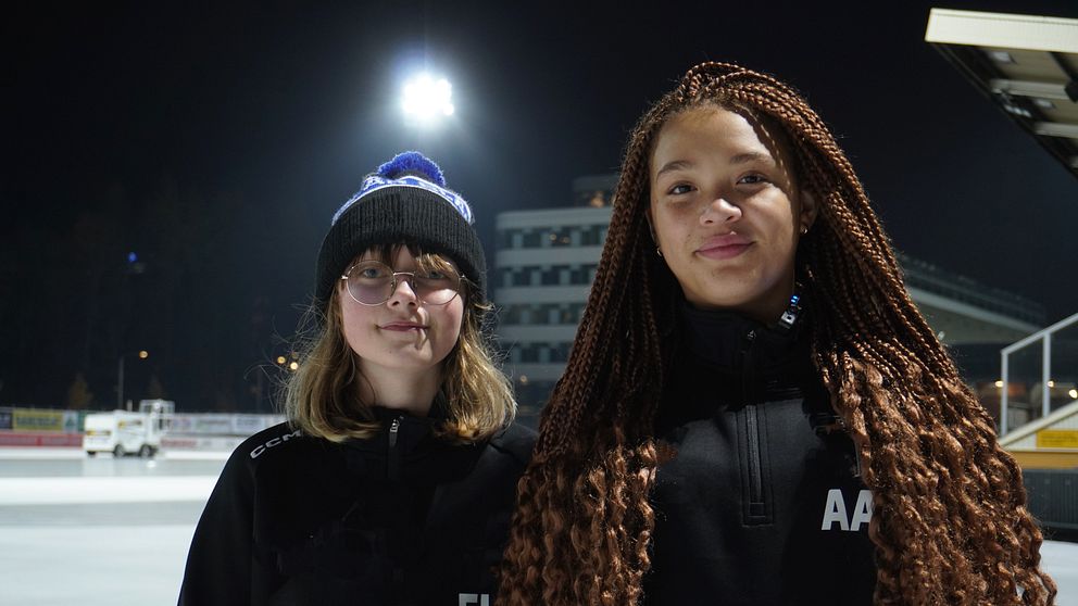 Bandyspelarna Edit Lööv och Aisha Appring har gått utbildningen om mens och idrott.