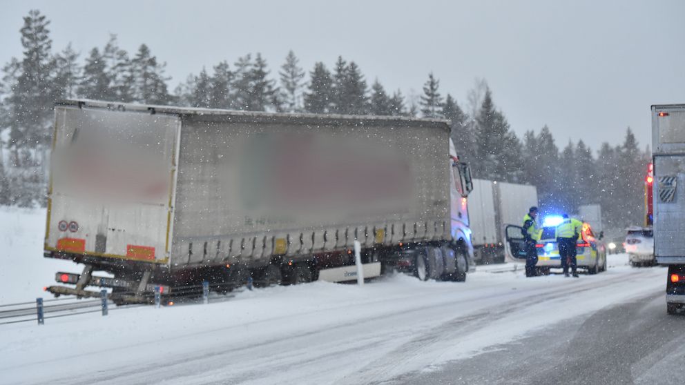 Lastbil i olycka på E4 i Nyköping