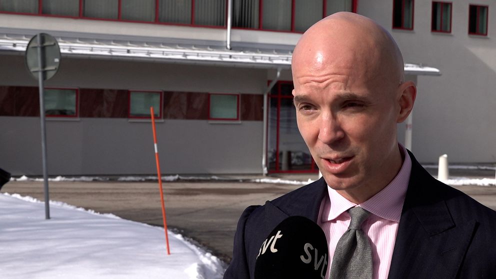 Försvarsadvokat Anders Ericson om att hans klient häktas misstänkt för mord.