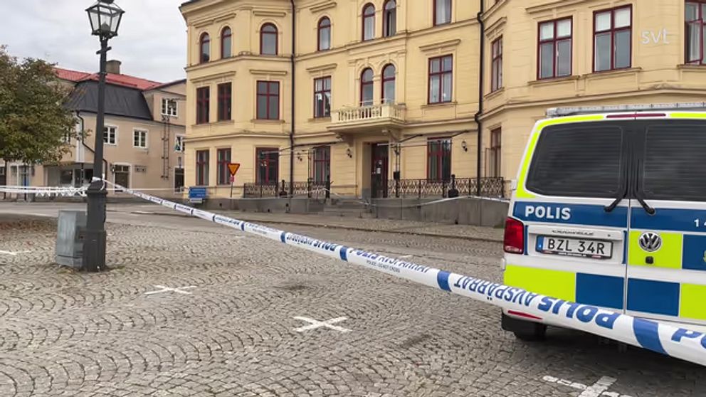 Polisbil avspärrning exteriör Skänninge stadshotell