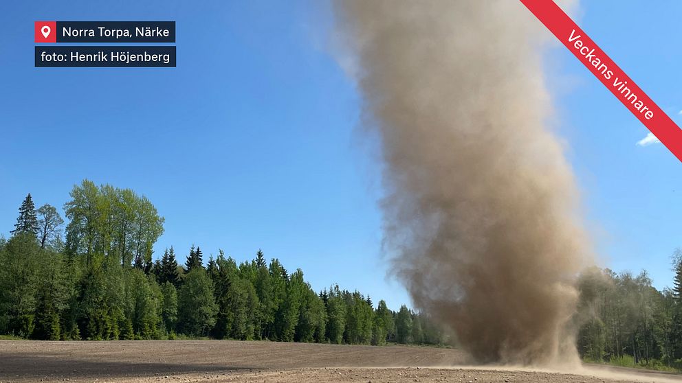 Torrt och varmt väder gav förutsättningar till en mäktig stoftvirvel i Norra Torpa, Närke den 19 maj .