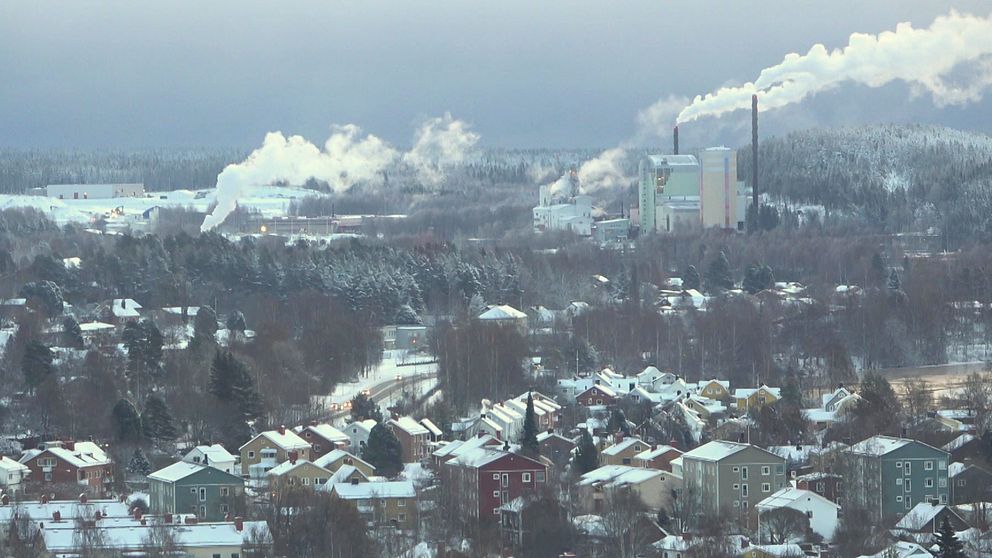 Det ryker från fabriker jobbar för fullt.