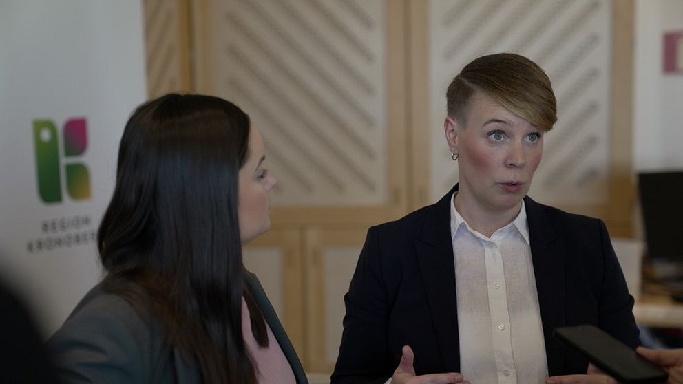 Regionstyrelsens ordförande, Henrietta Serrate (S), tillsammans med hälso- och sjukvårdsnämndens ordförande Ida Eriksson (M),