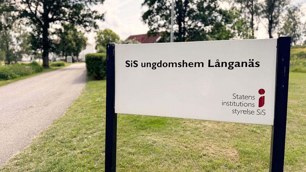 Skylt på Långanäs.