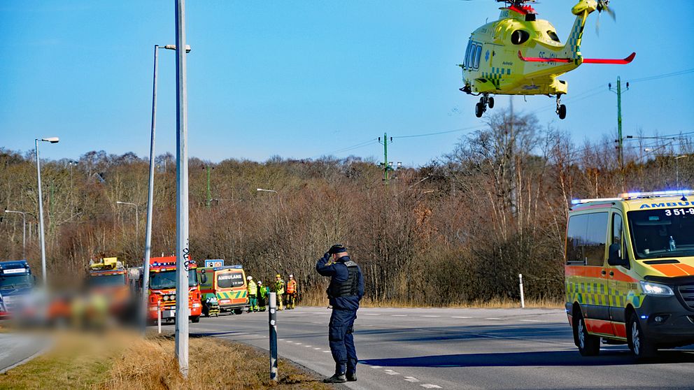 ambulanshelikopter vid olyckplats