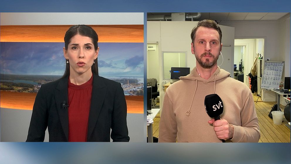 en kvinna i kavaj i en studio och en man i beige huvtröja och skägg