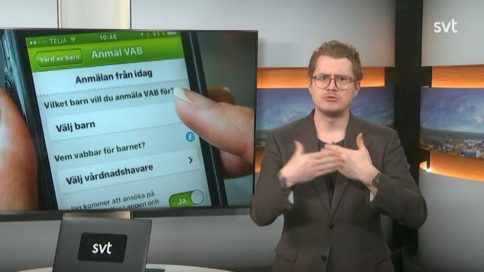 Programledaren tecknar en del av ordet ”försäkringskassan”