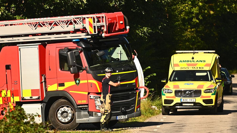 Ambulans och räddningstjänst på plats efter olycka med mc i Falkenbergs kommun.