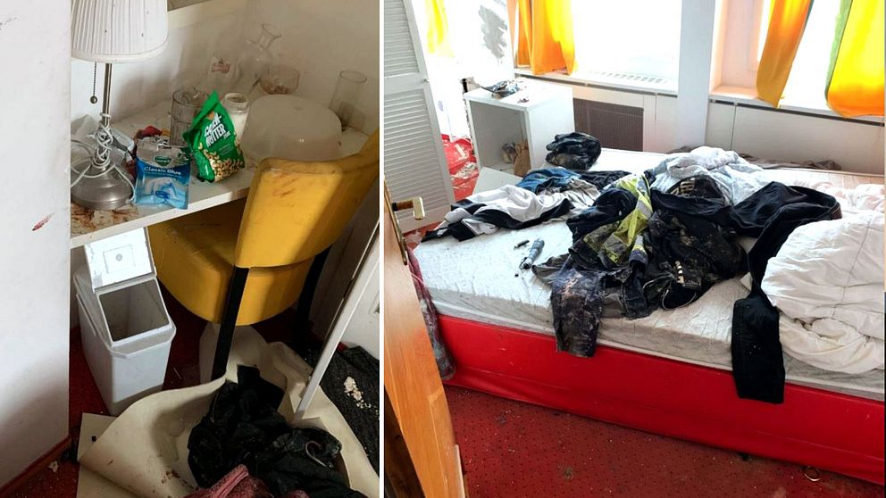 Rörigt rum med skräp och kläder utspridda. Vänster sektion visar en skräpkorg och ett skrivbord med tomma flaskor och en stol. Höger sektion visar en säng med en ostädad sängkläder och kläder som ligger utspridda på golvet.