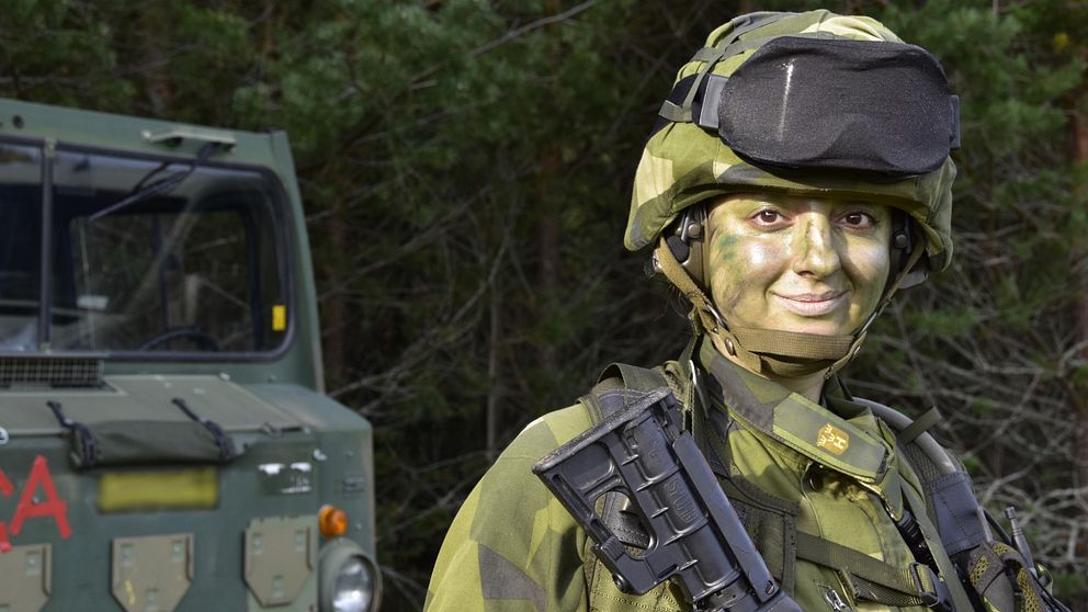 hemvärnssoldat i skogen.