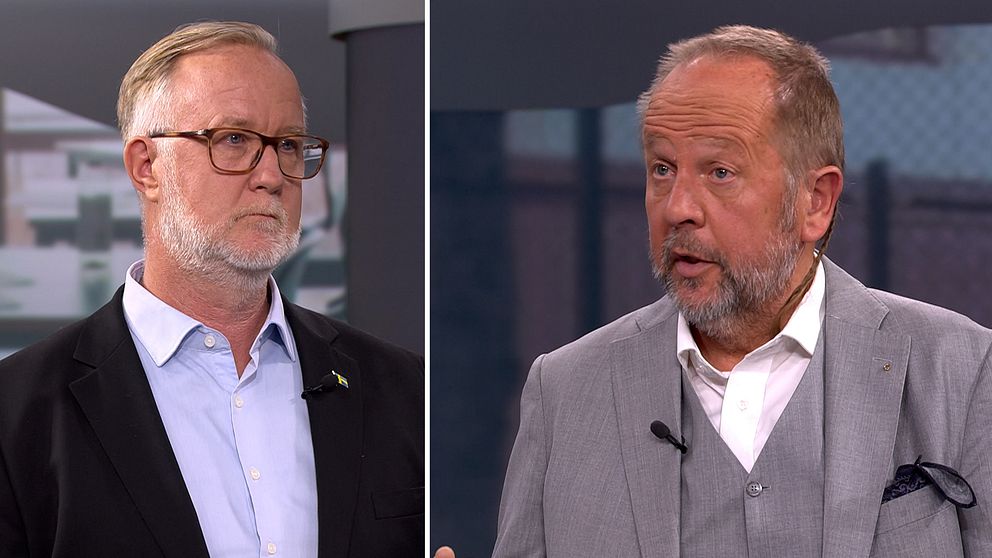 Delad bild. Två män står i studio, en i blå skjorta och svart kavaj, en i ljusgrå kostym.