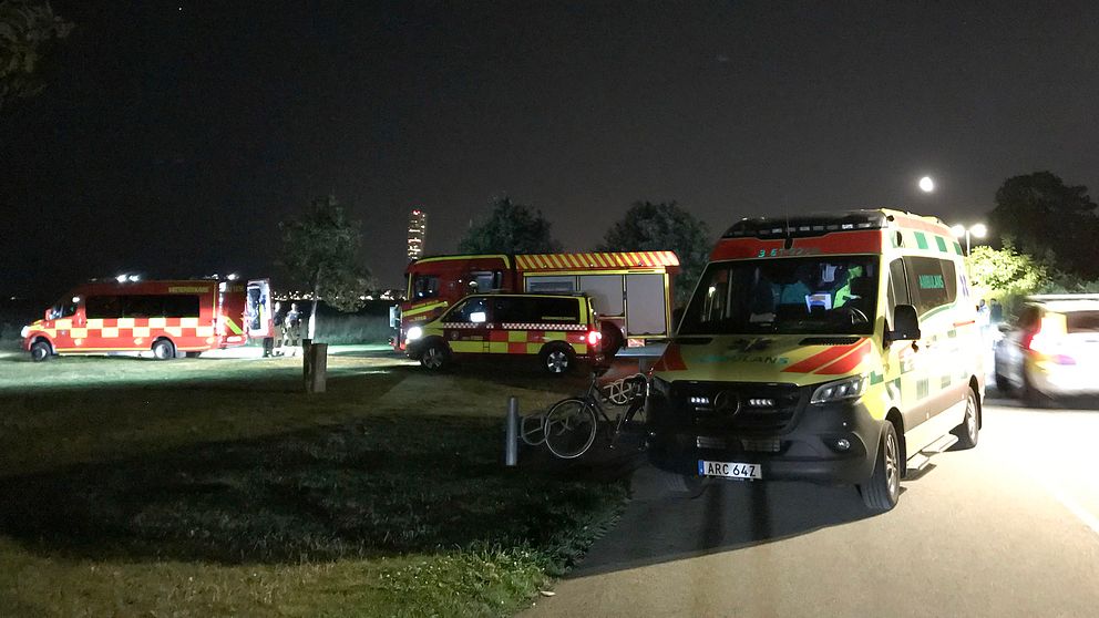 Ambulans och räddningstjänst på plats.