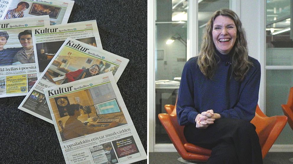 På vänster sida syns en hög med tidningar med rubriker från kultursektionen, spridda på en mörk yta. På höger sida sitter en person i en orange stol i ett modern kontorsmiljö.