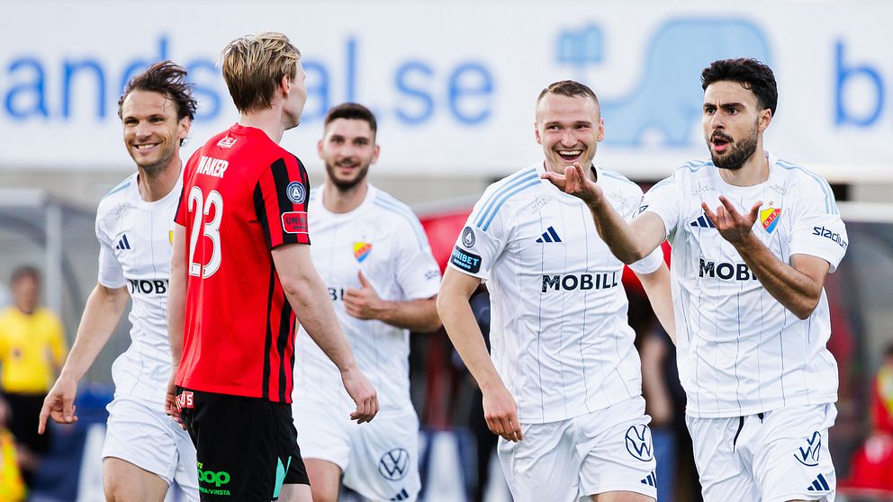 Djurgårdens Deniz Hümmet jublar efter sitt hattrick mot Brommapojkarna