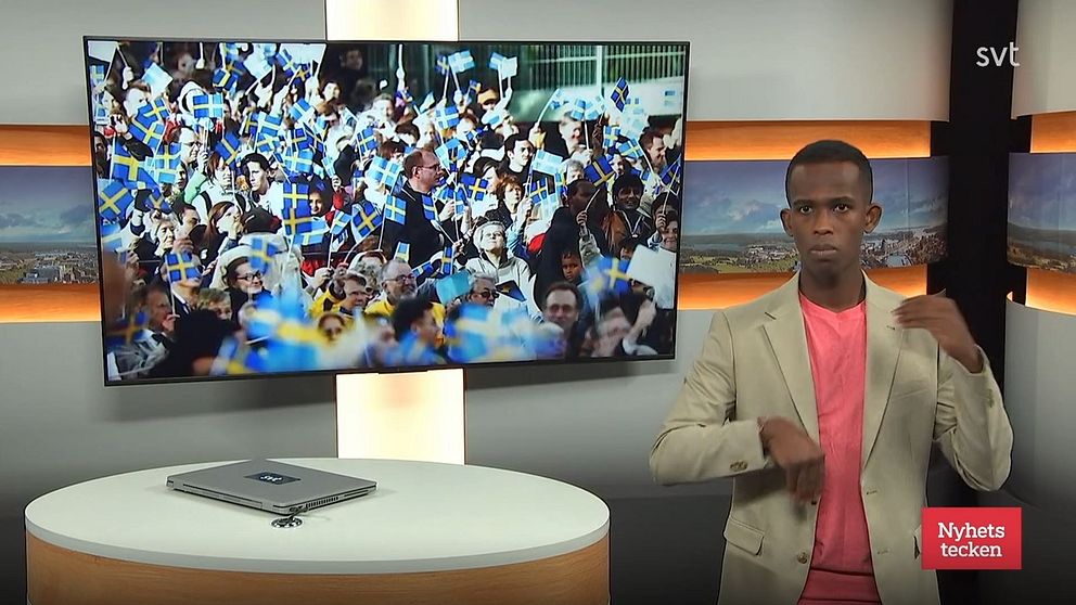 Programledare Abdi tecknar ordet korruption