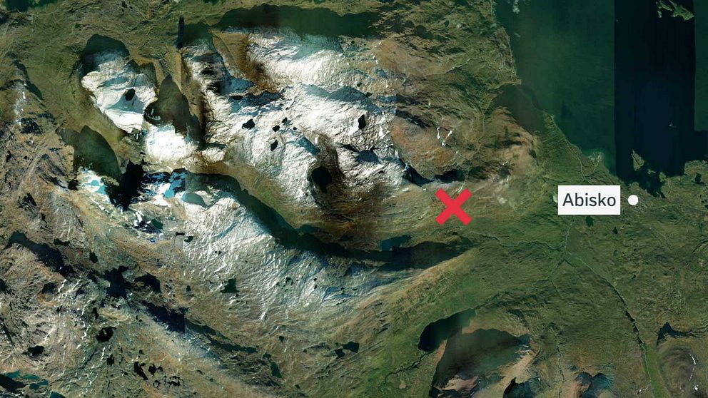 Satellitbild över Abisko med röd markering på bergskedjan.