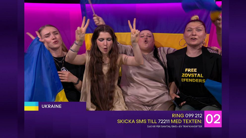 Ukrainas delegation bar tröjor som stödjer Azovstals försvarare i Eurovision song contests final.