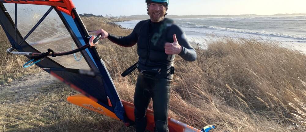 Espen Gustavsen körde hela vägen från norska Son för att vindsurfa på Apelvikens vågor. Han planerar att stanna hela helgen.